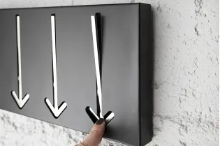 Porte-manteau avec 3 crochets flèches chromé 2