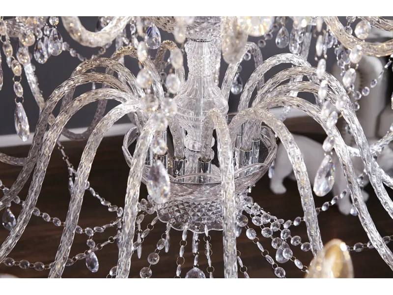 Lustre suspendu classique à 30 bougies coloris transparent