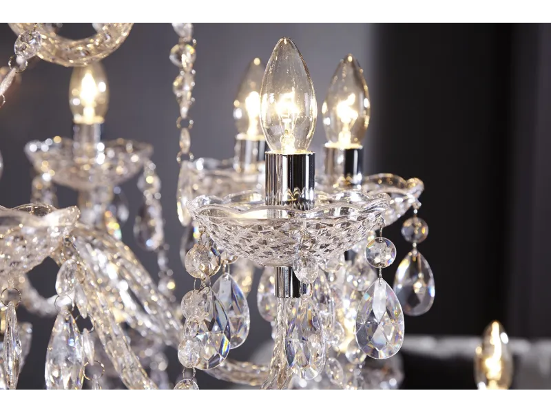 Lustre suspendu classique à 30 bougies coloris transparent