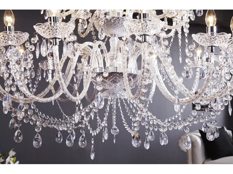 Lustre suspendu classique à 30 bougies coloris transparent