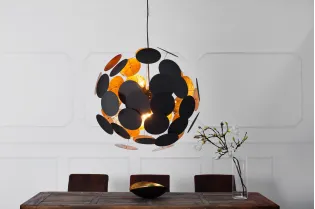 Lampe suspendue de design boule en métal coloris doré et noir