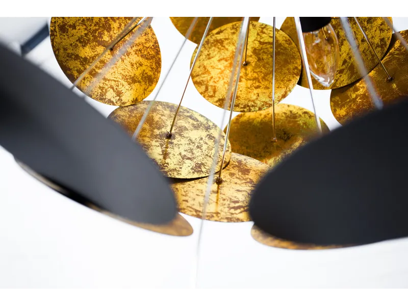 Lampe suspendue de design boule en métal coloris doré et noir