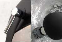 Lampadaire moderne en acier inoxydable et en aluminium coloris noir et argenté