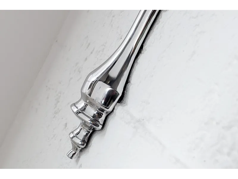 Support mural style baroque 80 cm en aluminium argenté