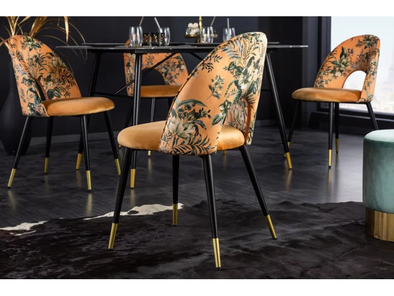 Chaise velours design moderne avec pieds métal noir et patins dorés