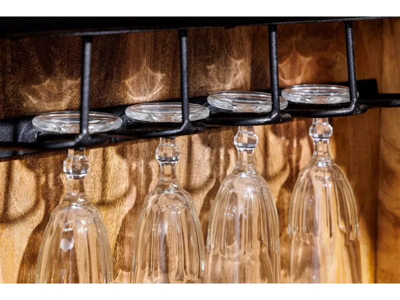 Armoire en  bois massif sculpté scorpion coloris noir 141cm pas cher