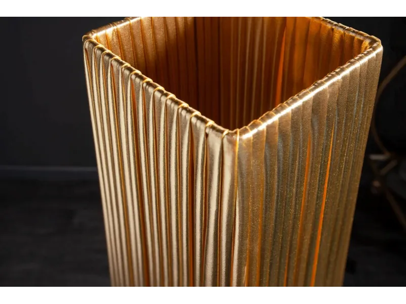 Lampadaire moderne rectangulaire en tissu plissé rouge Lampadaires ...