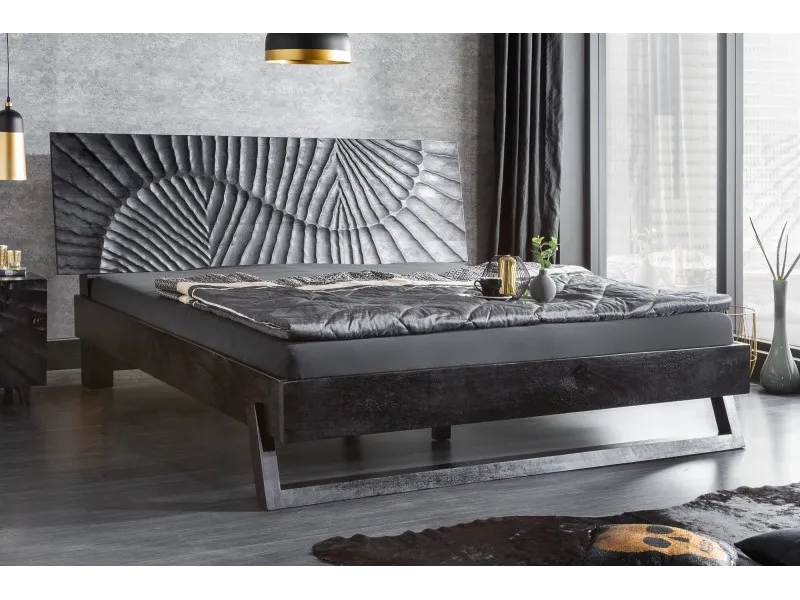 Lit en bois massif sculpté scorpion coloris noir 180x200cm