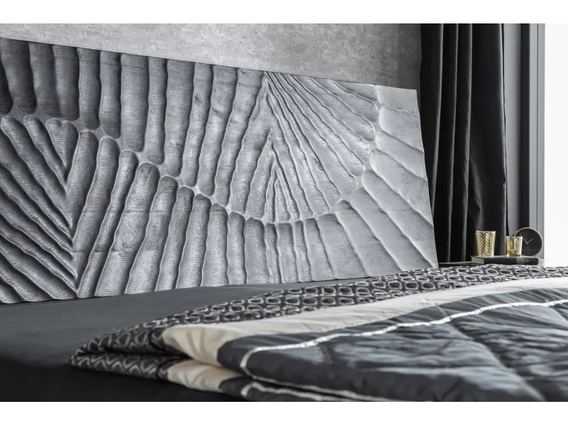 Lit en bois massif sculpté scorpion coloris noir 180x200cm