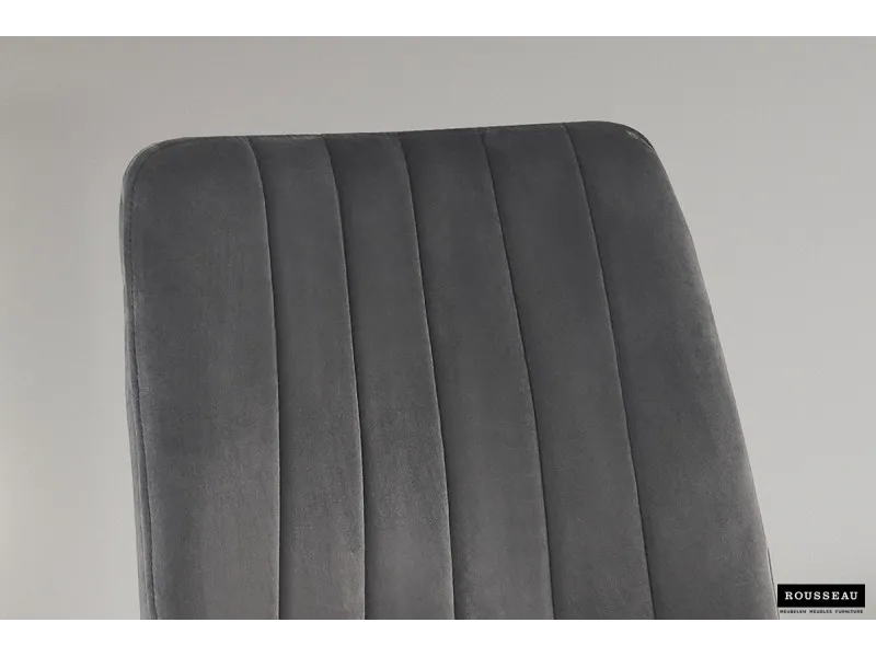 Chaise design en velours, coloris gris foncé, pieds noirs