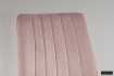 Chaise design en velours coloris rose, pieds noirs