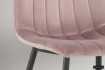 Chaise design en velours coloris rose, pieds noirs