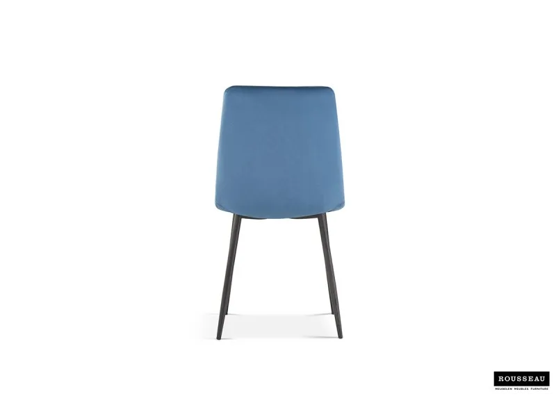 Chaise design en velours coloris bleu, pieds noirs