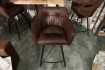Tabouret de bar 100cm coloris marron antique avec accoudoirs