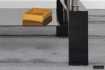 Table basse design coloris noir avec plateau en verre