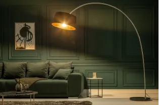 Lampadaire design en métal noir avec abat-jour noir et doré