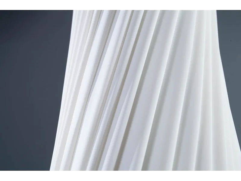 Lampadaire ovale de 180cm en latex plissé blanc