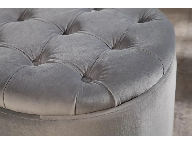 Pouf design baroque en velours coloris argenté