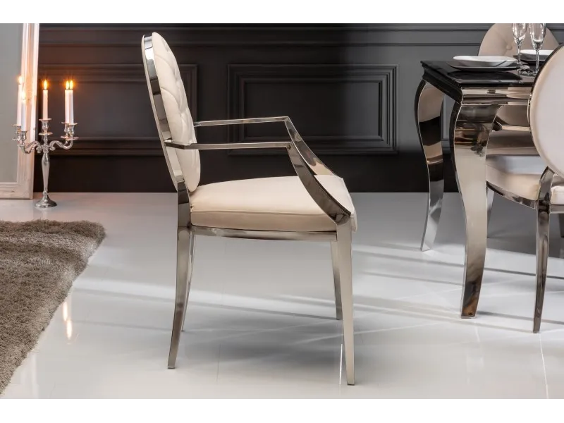 Chaise design baroque de salle à manger en velours coloris beige avec accoudoirs