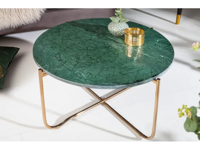 Table basse design en marbre coloris vert avec piétement en métal doré