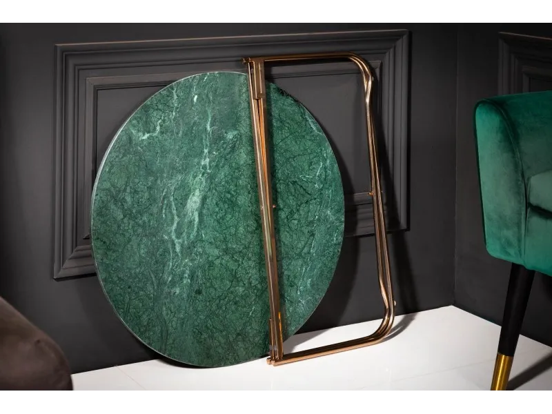 Table basse design en marbre coloris vert avec piétement en métal doré