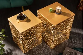 Ensemble de 2 tables d'appoint en forme de feuille en métal doré 2