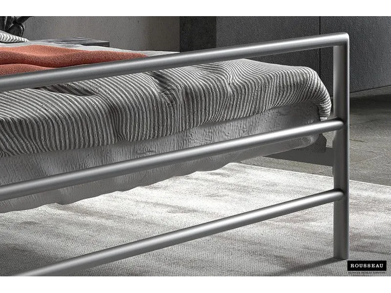 Lit moderne en métal gris de 140x200 cm